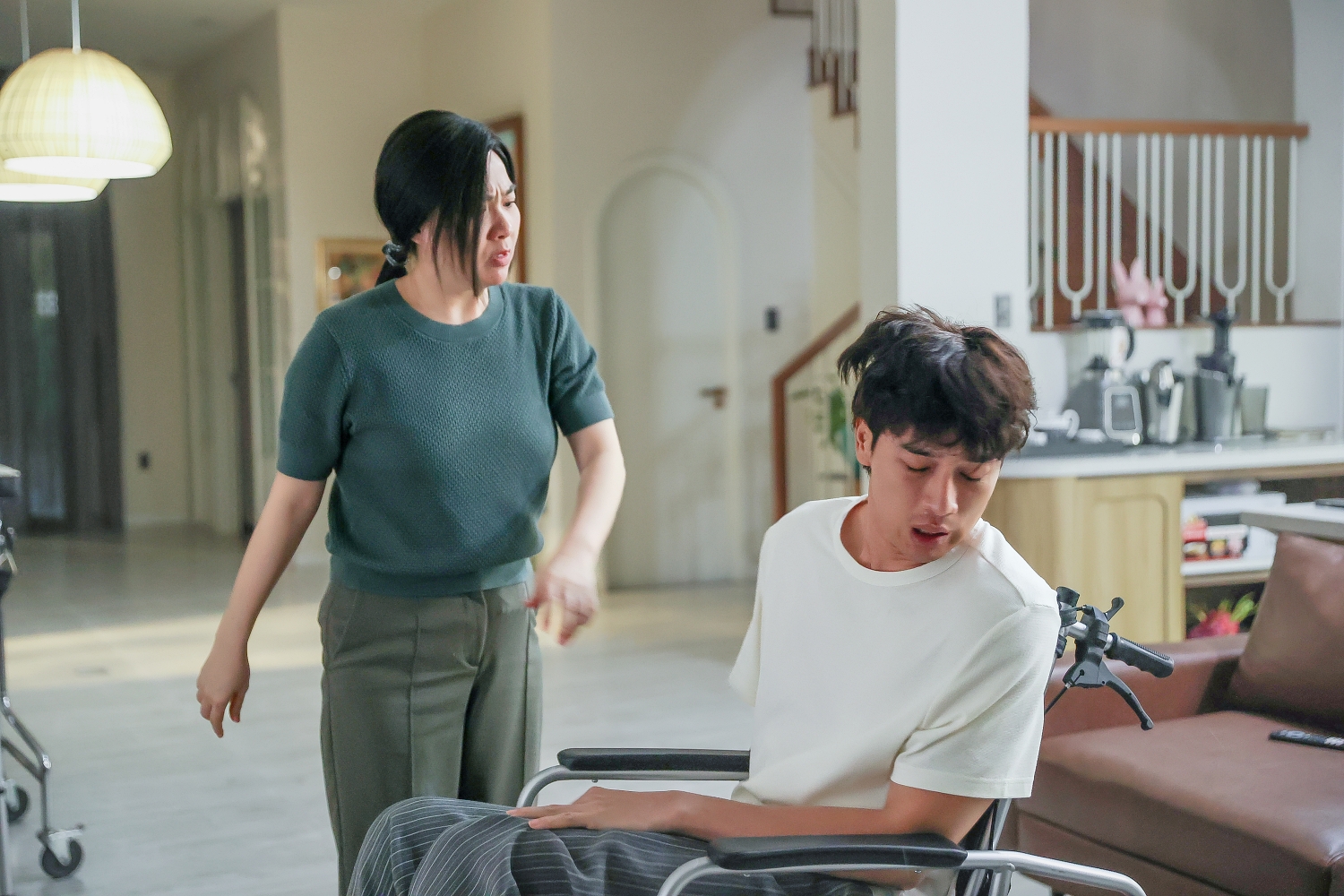 Màn đối đáp một chín một mười giữa chị chồng Lê Khánh và em dâu Uyển Ân