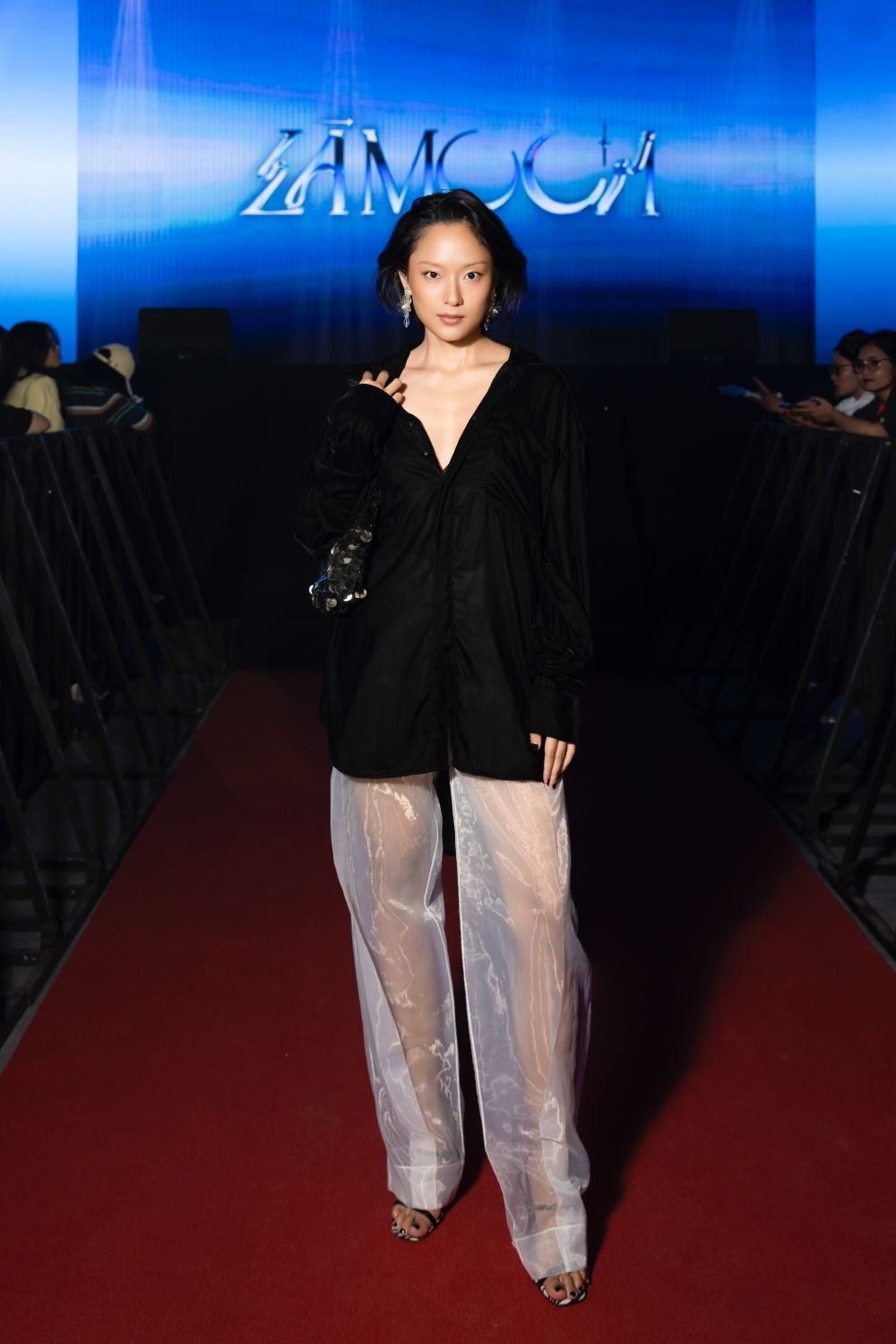 Phương Mỹ Chi dành lời khen đặc biệt cho bạn thân LAMOON trong showcase đầu tay