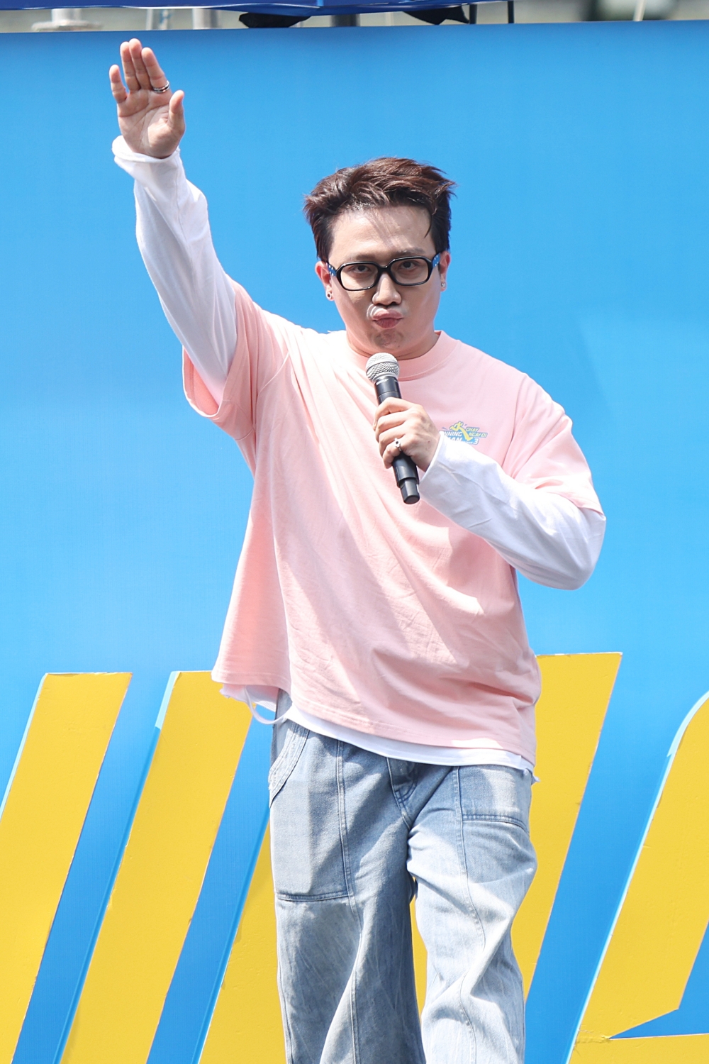 Running Man mùa 3 Trấn Thành Lan Ngọc than thở xương cốt xuống cấp
