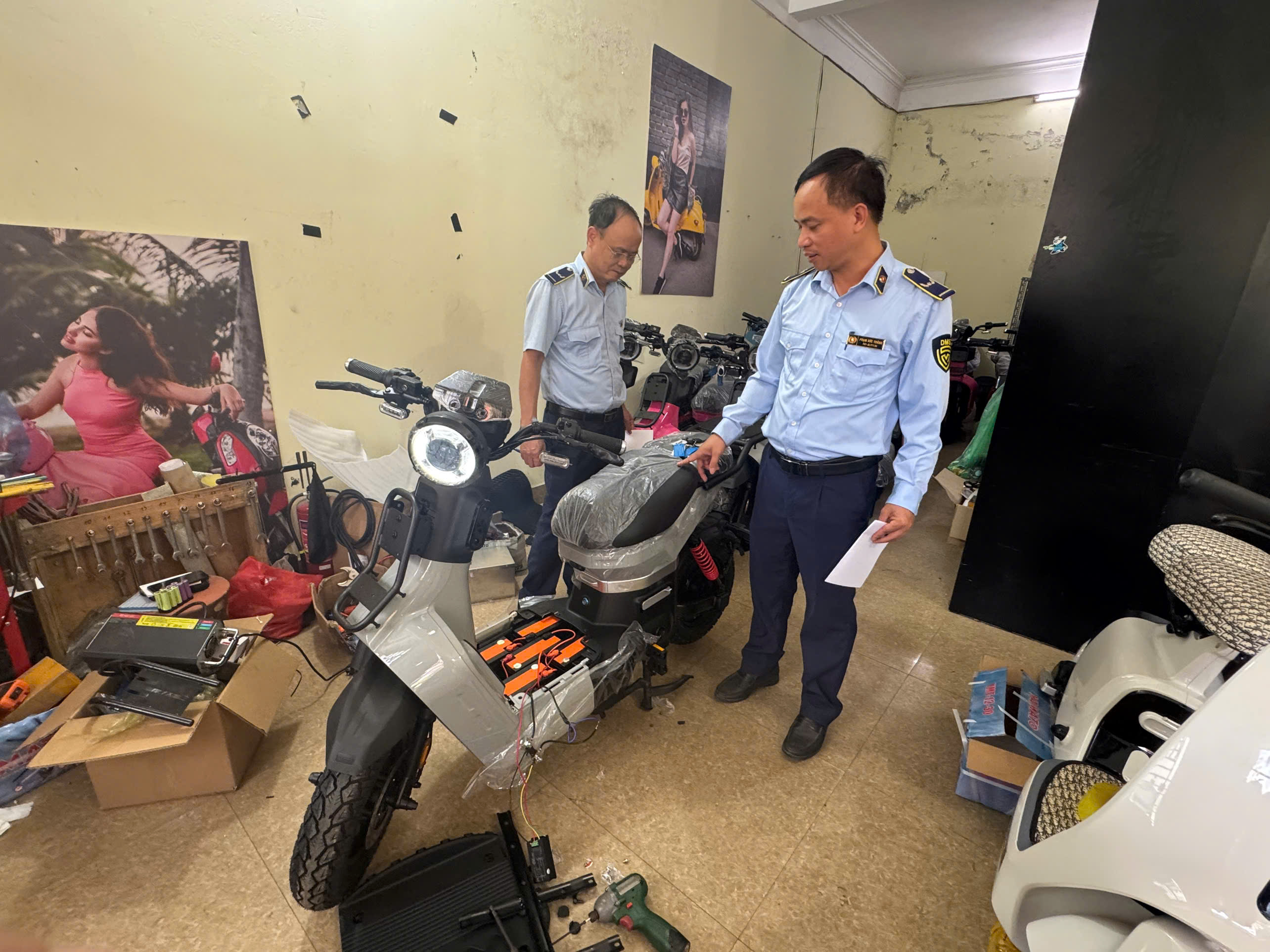 Phát hiện xe “trá hình” công suất cao gấp nhiều lần quy định tràn ra thị trường