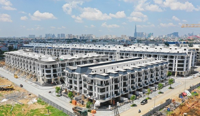 Nhà phố, biệt thự phía Nam lao dốc thanh khoản, giá vẫn tiếp tục leo thang