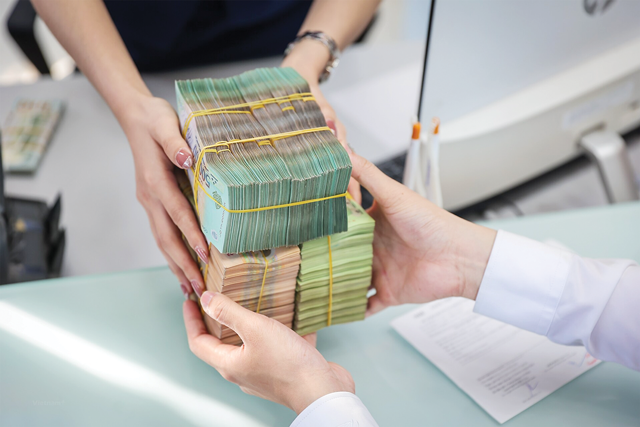 Lãi suất "neo" cao, doanh nghiệp thêm gánh nặng