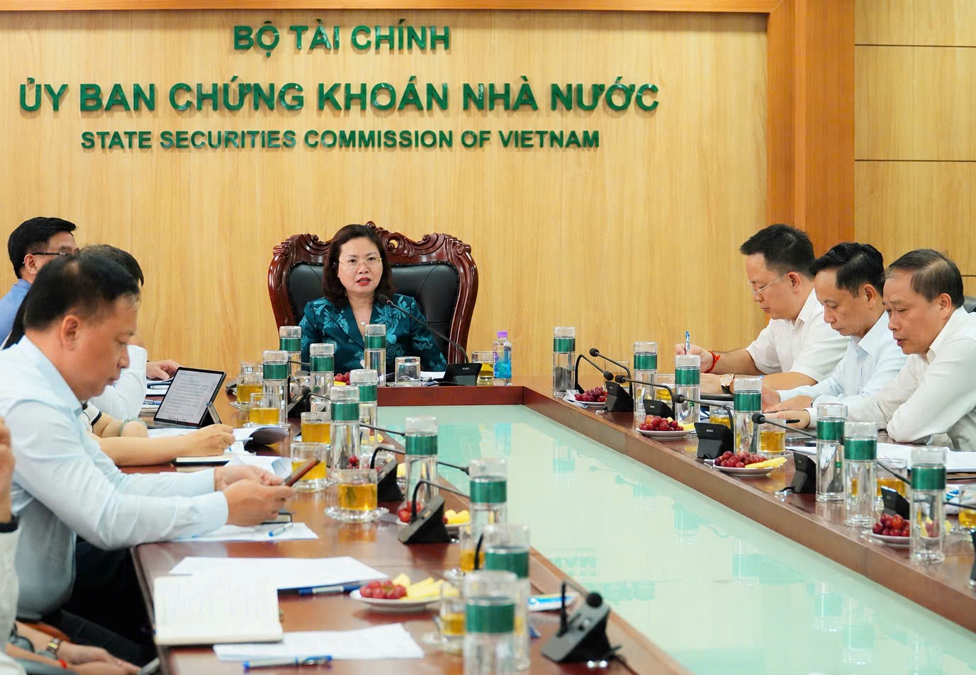 Đẩy nhanh hoàn thiện thể chế, tăng tốc lộ trình nâng hạng thị trường chứng khoán