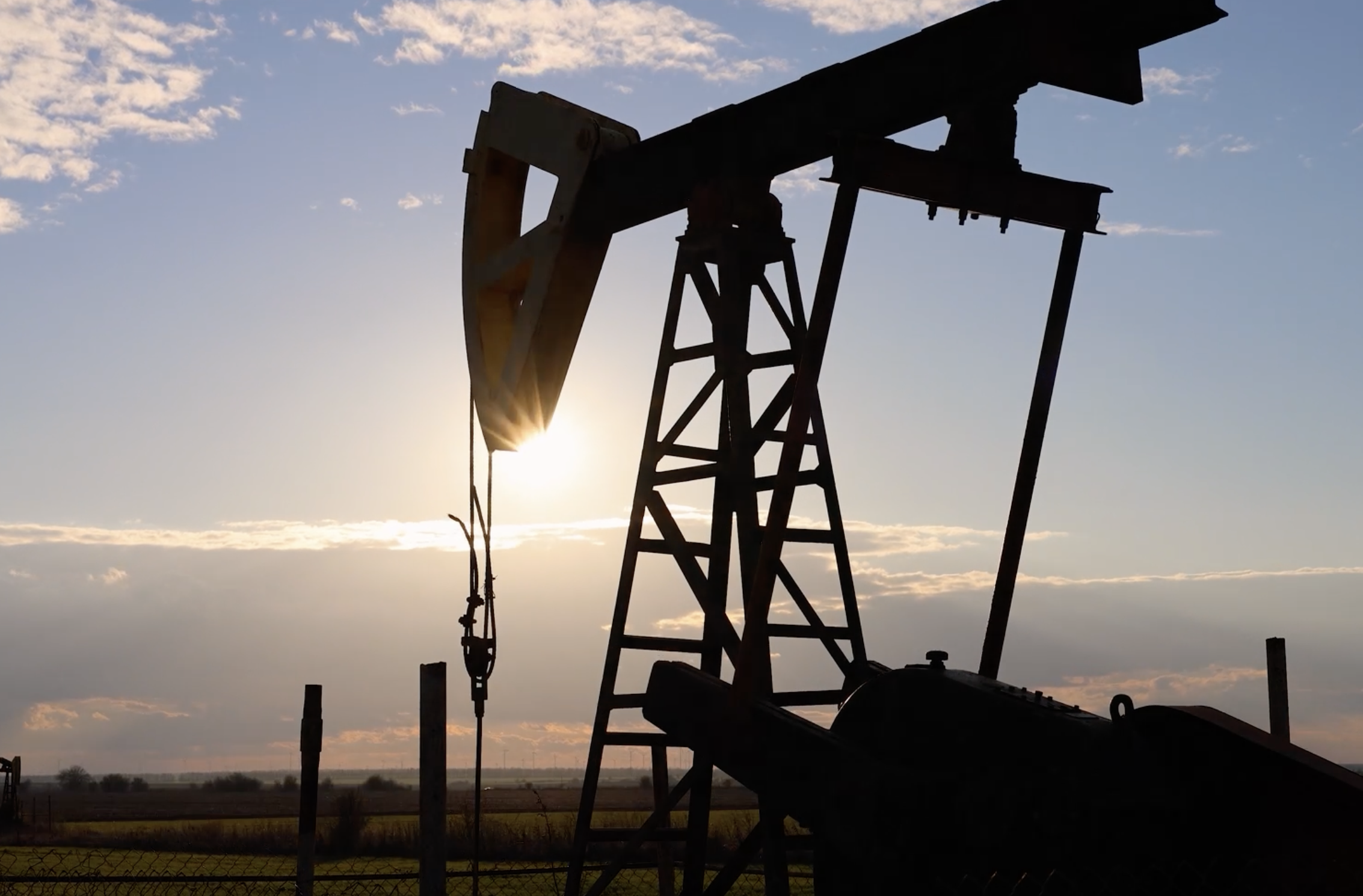 Giá xăng dầu hôm nay 9/7: Dầu Brent vượt 78 USD/thùng do căng thẳng Mỹ - Iran leo thang