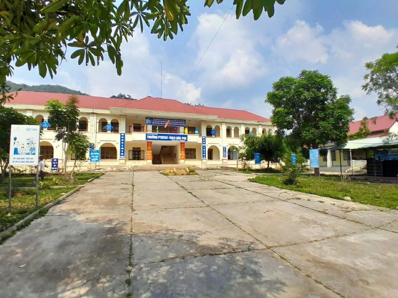“Young Shoots of Vietnam”: Trao một cuốn sách, gieo một tương lai
