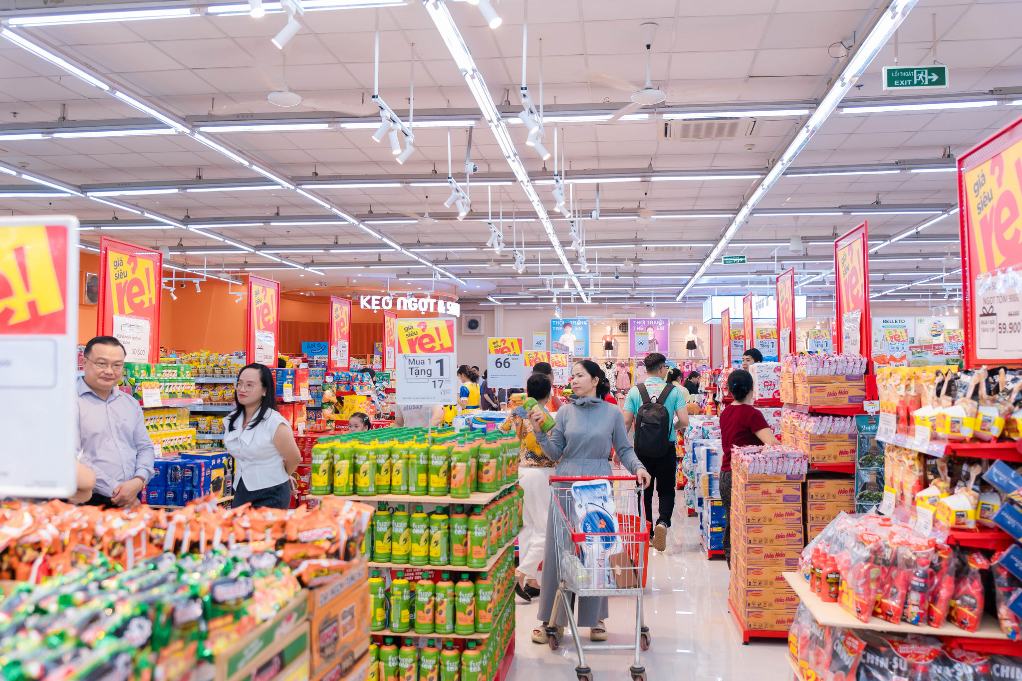 Tiêu dùng nội địa phục hồi chậm, bán lẻ thiết yếu tiếp tục là điểm sáng