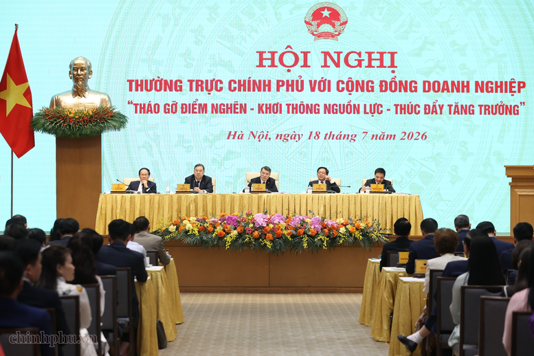  Chuyển mạnh từ nhận diện, tháo gỡ khó khăn sang hoàn thiện nền tảng kiến tạo phát triển
