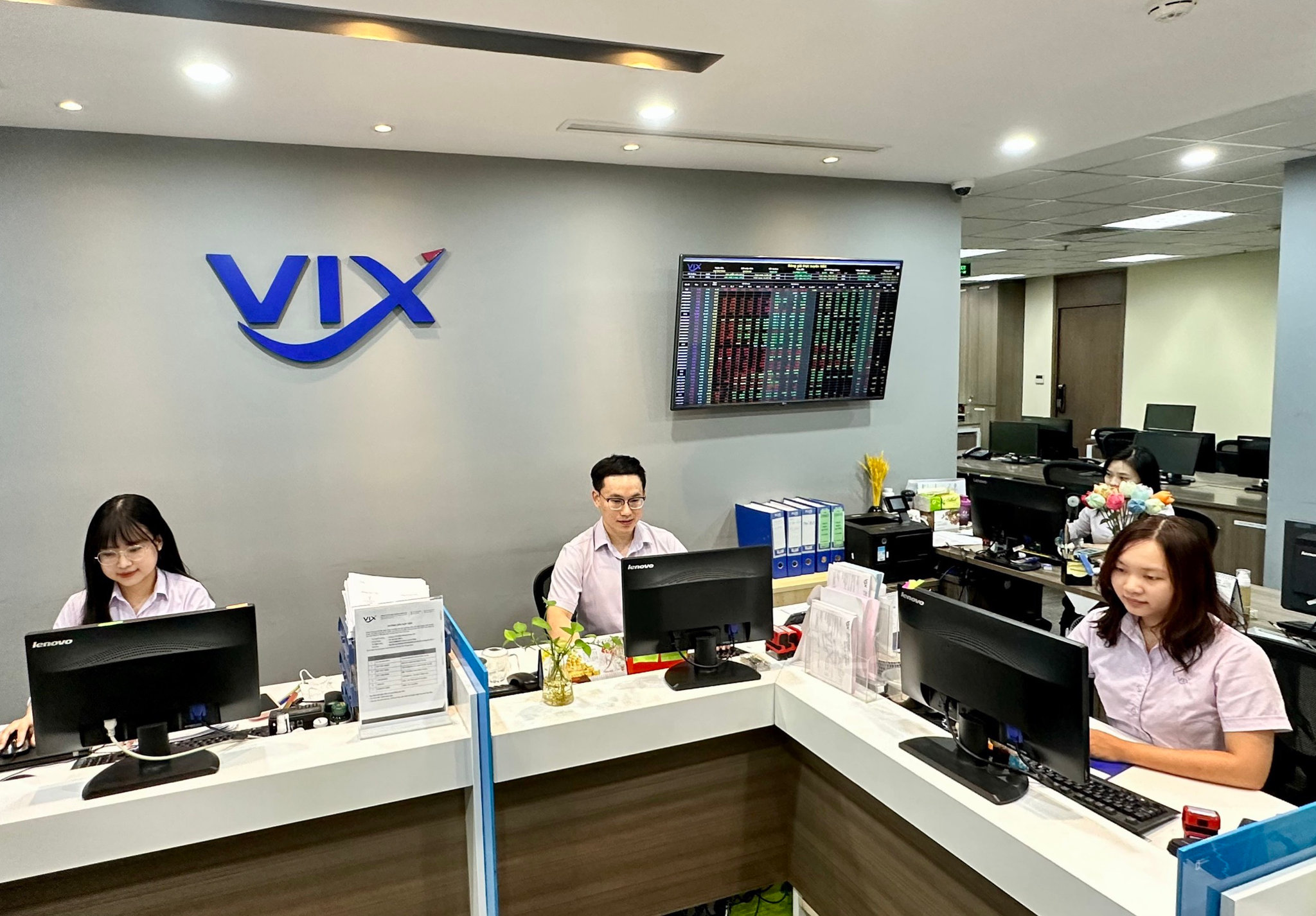 Chứng khoán VIX (VIX) lãi quý II giảm 94%, mới hoàn thành chưa đến 8% kế hoạch năm
