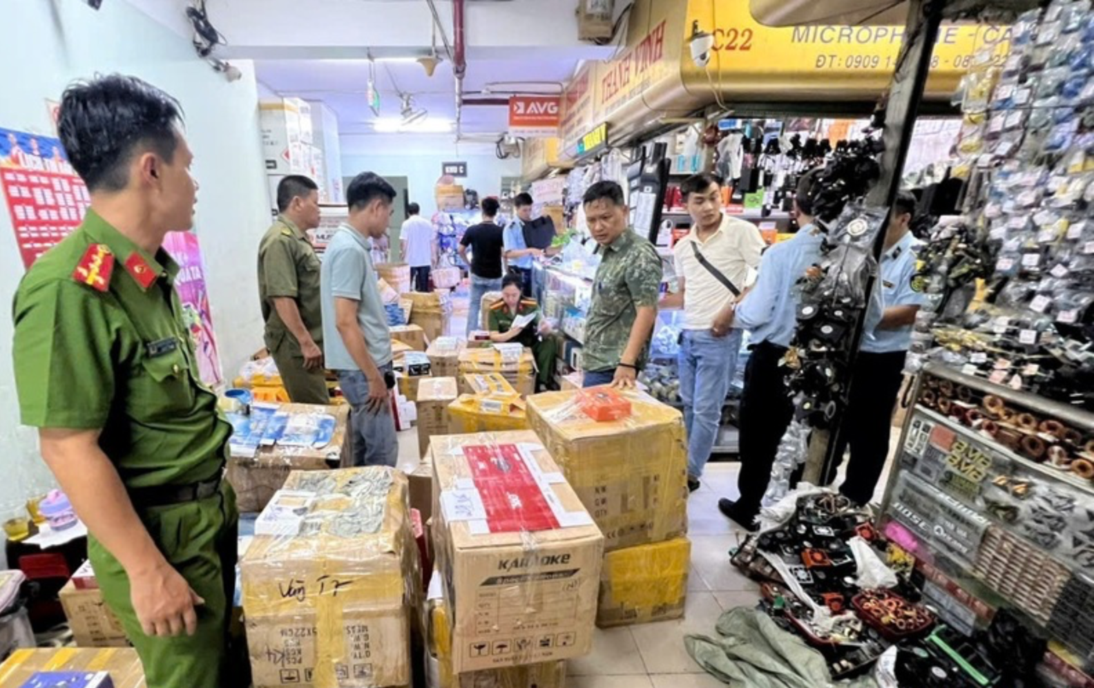 TP.HCM: Tạm giữ lô trang sức nghi giả mạo loạt thương hiệu xa xỉ, trị giá niêm yết hơn 1,3 tỷ đồng