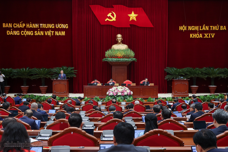 Thông cáo báo chí ngày làm việc thứ ba của Hội nghị Trung ương 3