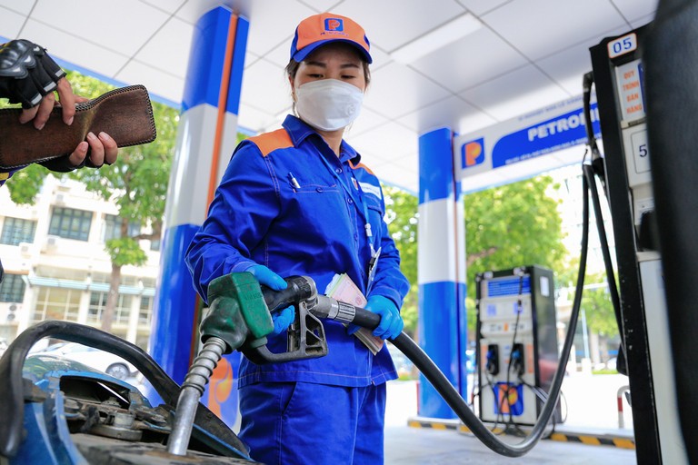 Giá xăng, dầu trong nước cùng tăng