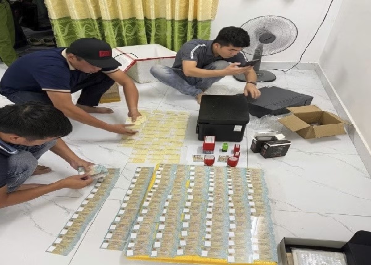 Đồng Nai: Triệt phá đường dây làm giả hàng loạt giấy tờ trên không gian mạng